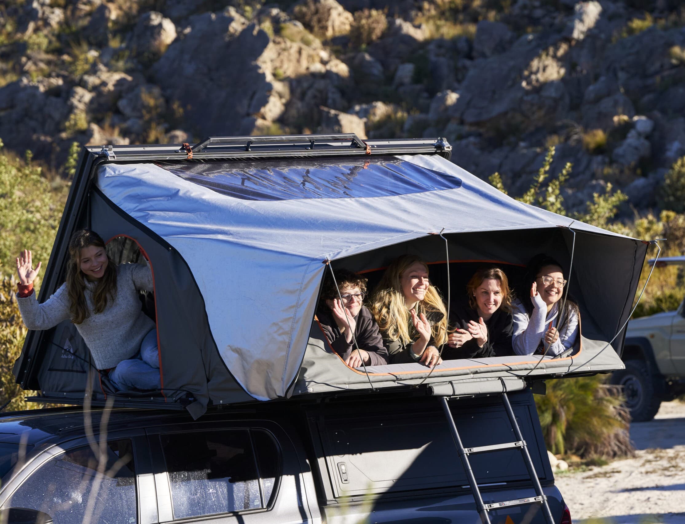 4 Sleeper Rooftop Tent – Black